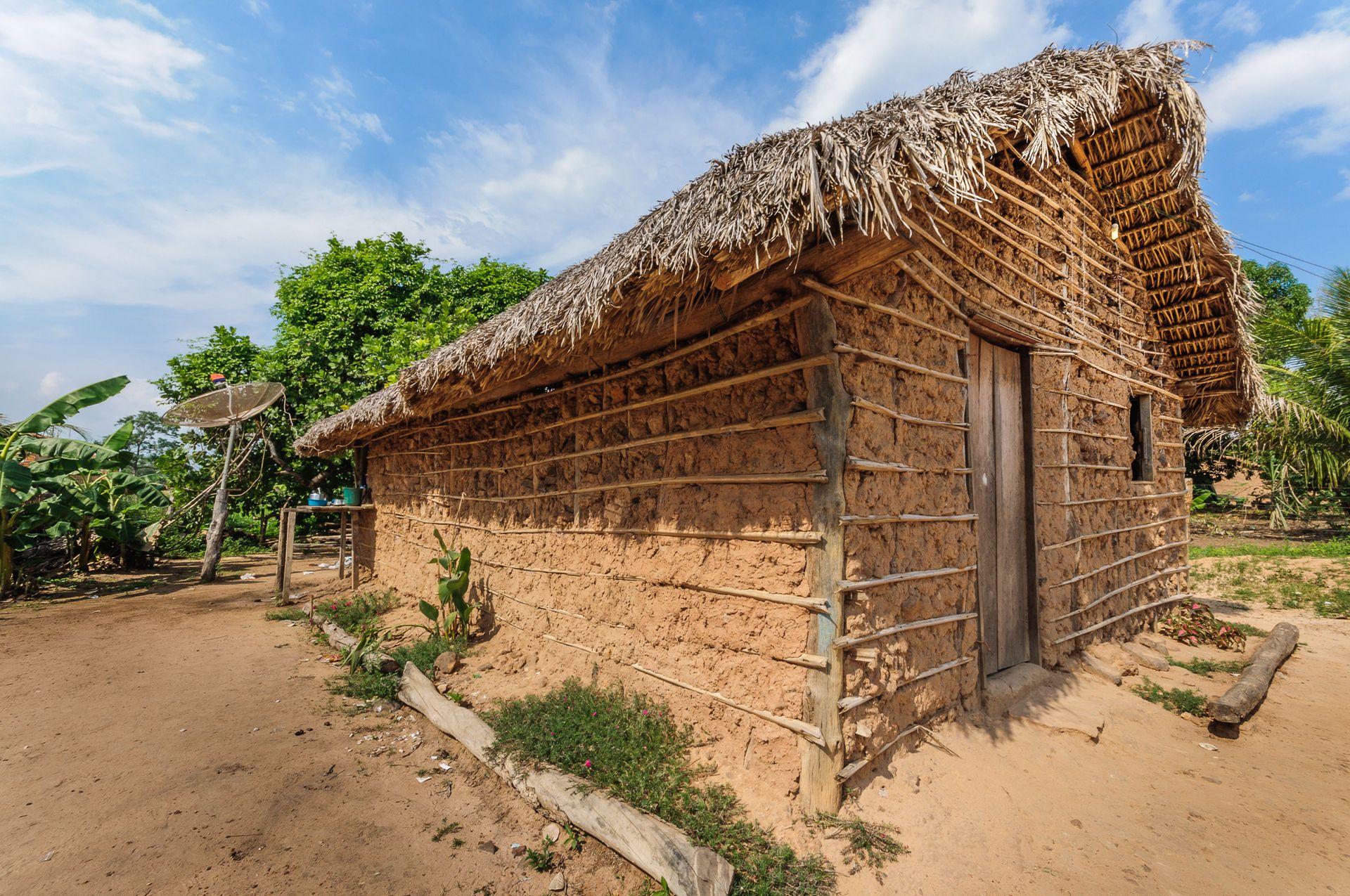 Arquitetura Vernacular | Pau a Pique, estrutura de madeira, preenchida com barro ou argila.