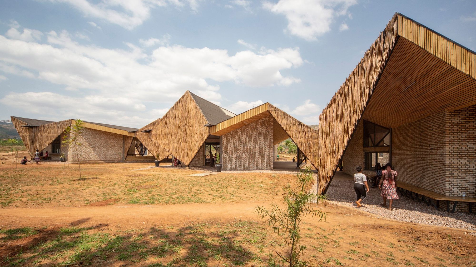 Arquitetura Vernacular | Centro da Mulher em Ruanda, construído com técnicas tradicionais.