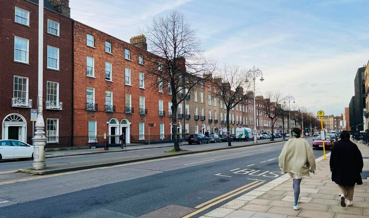 Arquitetura Georgiana: Baggot Street, em Dublin - Irlanda (século XVIII).