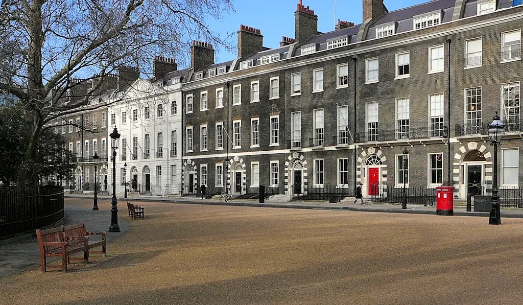 Arquitetura Geogiana: Bedford Square, projeto de Thomas Leverton, em Londres (1775).