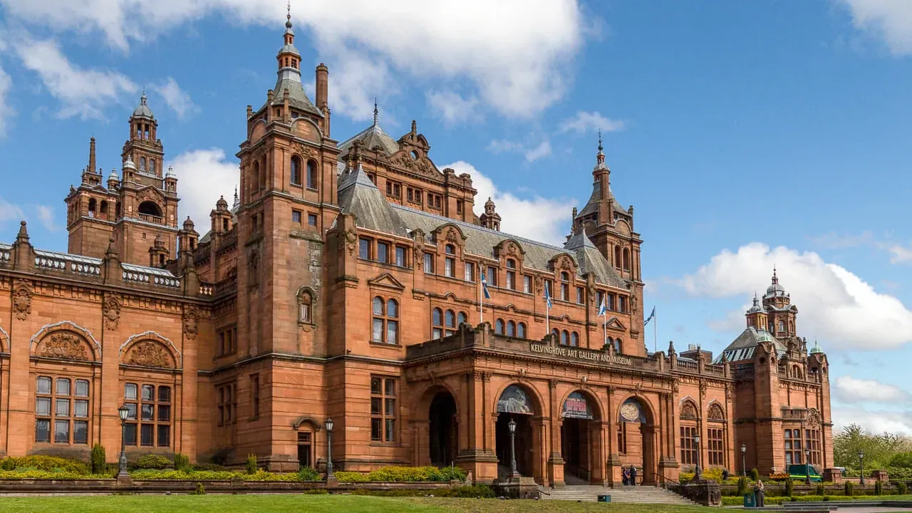 Kelvingrove Art Gallery And Museum, projeto de Milner Allen e Sir John Simpson (1901).