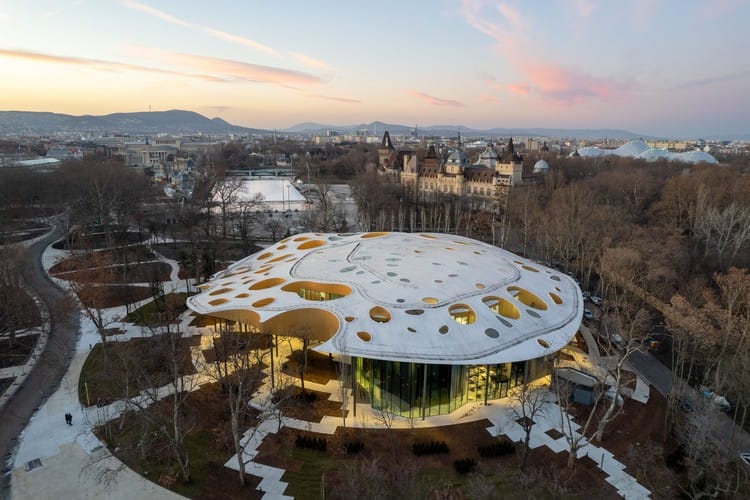 Viaje na Arquitetura de Budapeste | Casa da Música Húngara