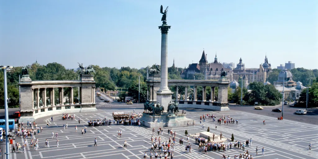 Viaje na Arquitetura de Budapeste | Praça dos Heróis