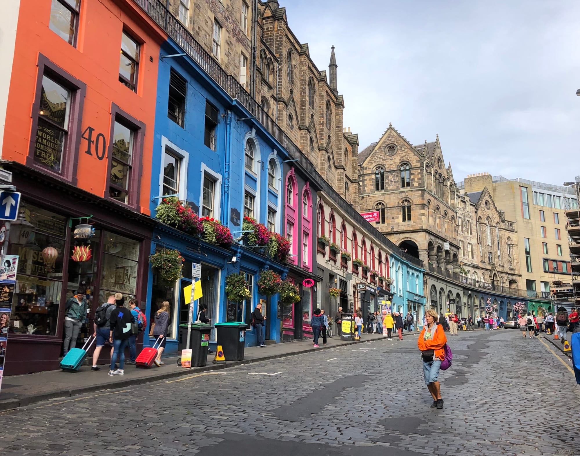 Viaje na Arquitetura de Edimburgo, na Escócia | Victoria Street.