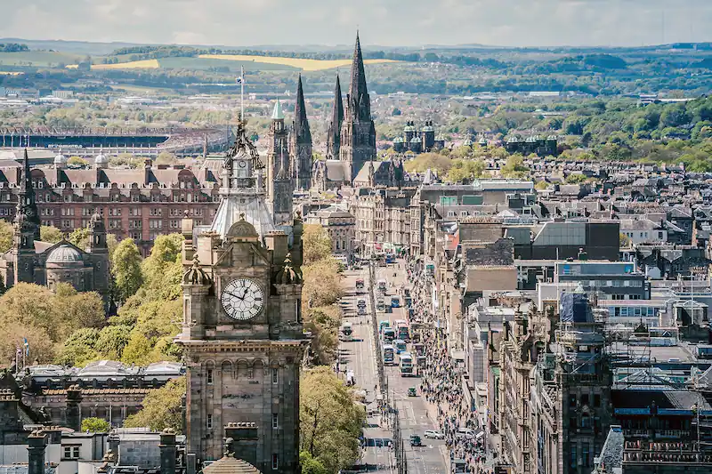 Viaje na Arquitetura de Edimburgo, na Escócia | Princess Street.