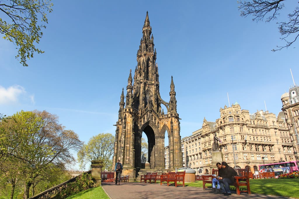 Viaje na Arquitetura de Edimburgo, na Escócia | Scott Monument.