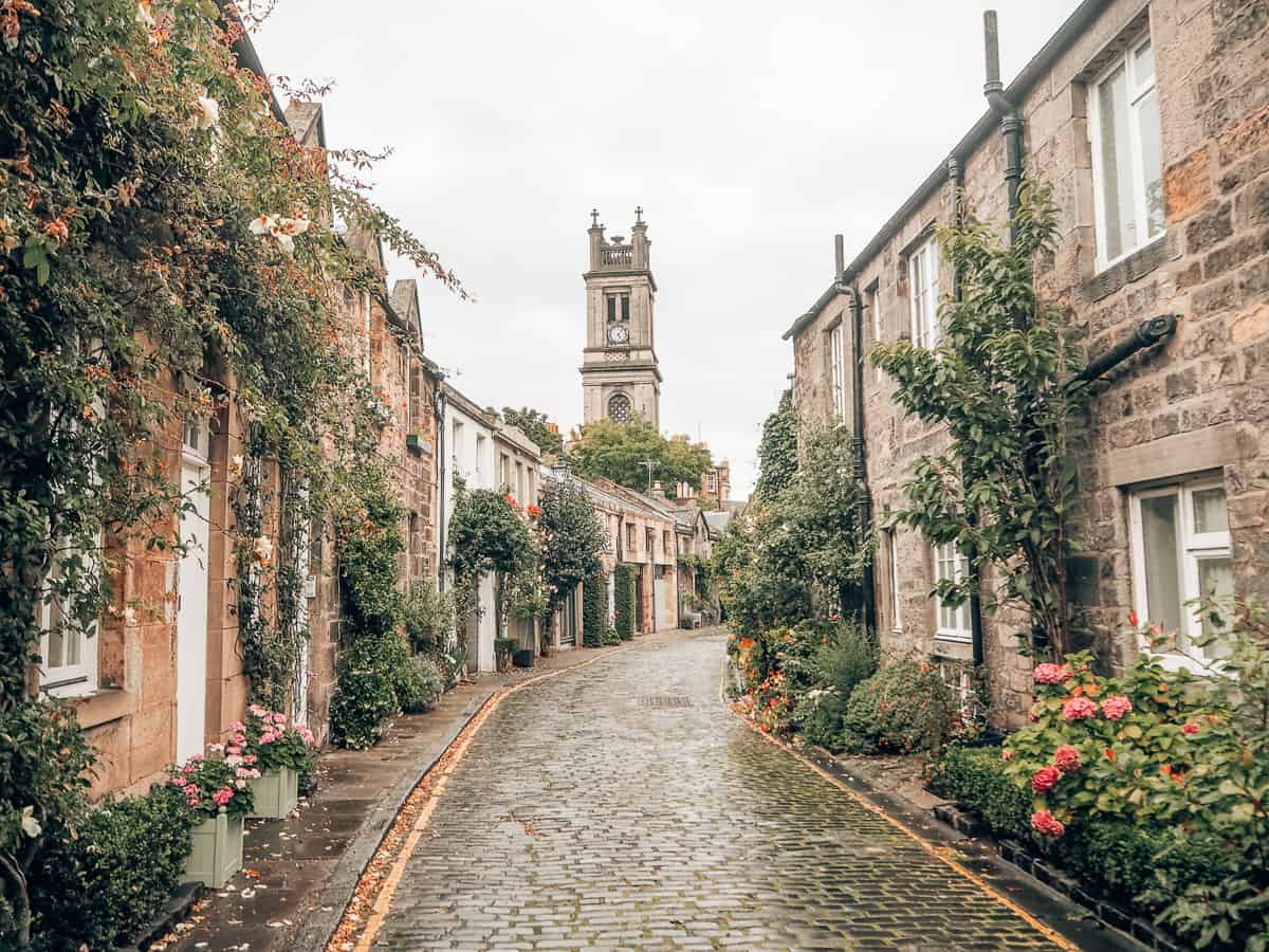 Viaje na Arquitetura de Edimburgo, na Escócia | Circus Lane.