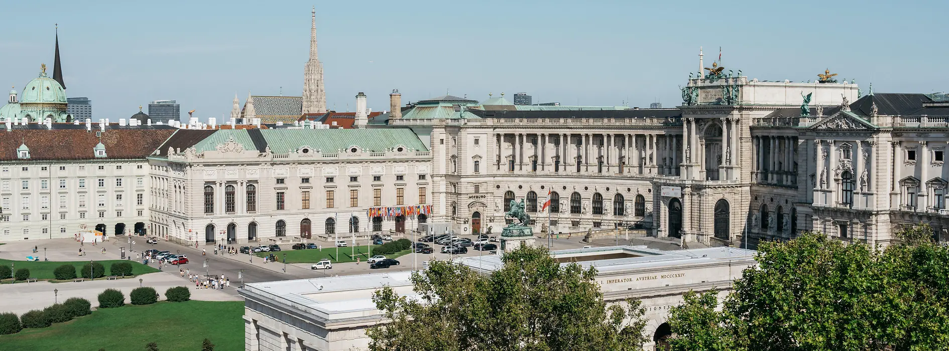 Hofburg (Palácio Imperial), complexo palaciano residência dos Habsburgos por séculos.