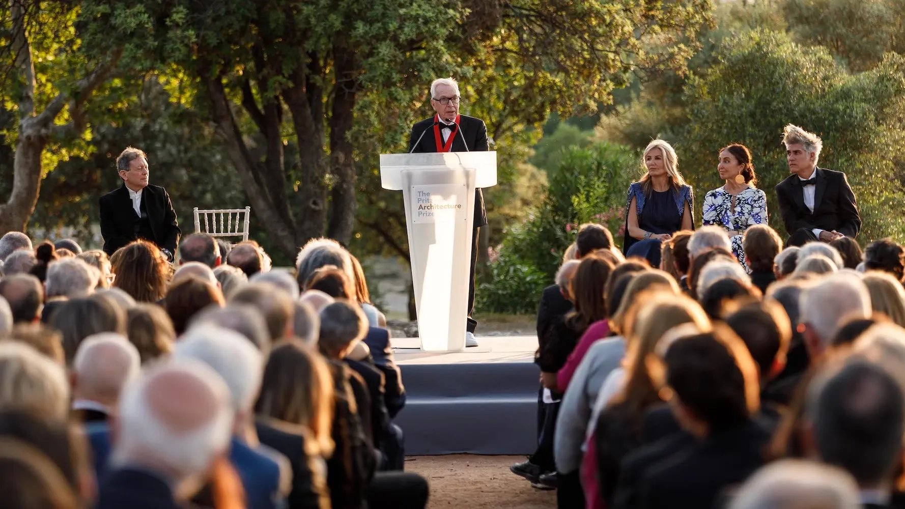 Prêmio Pritzker 2023: David Chipperfield, na Ágora em Atenas. Foto de Nikolas Kominis.