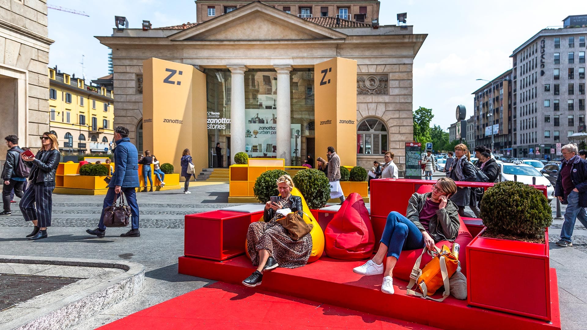 Fuorisalone: uma celebração descentralizada do design que ocorre em diversos bairros de Milão durante a Semana do Design.