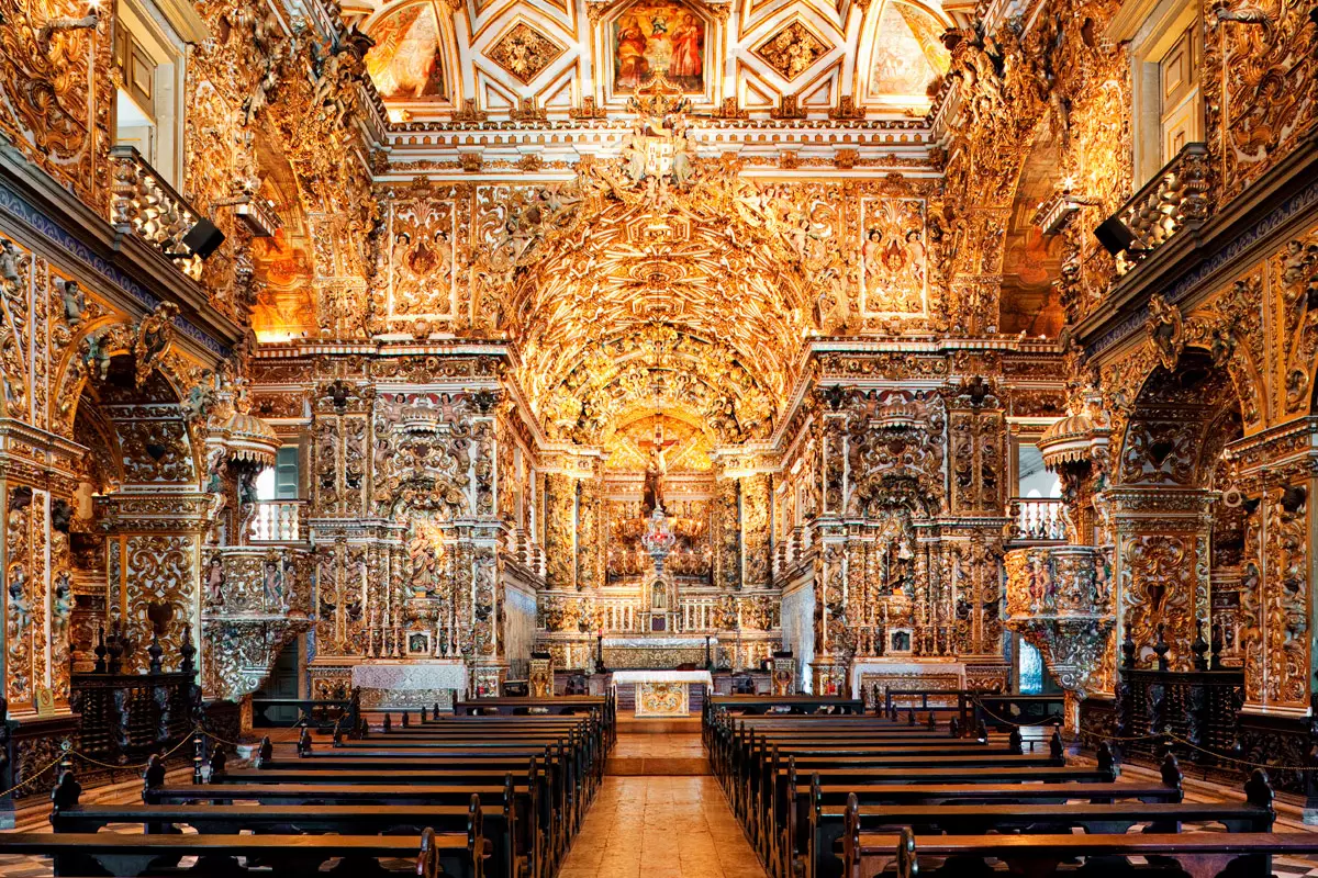 Arquitetura Barroca no Brasil: Igreja de São Francisco de Assis, Ouro Preto, Minas Gerais.