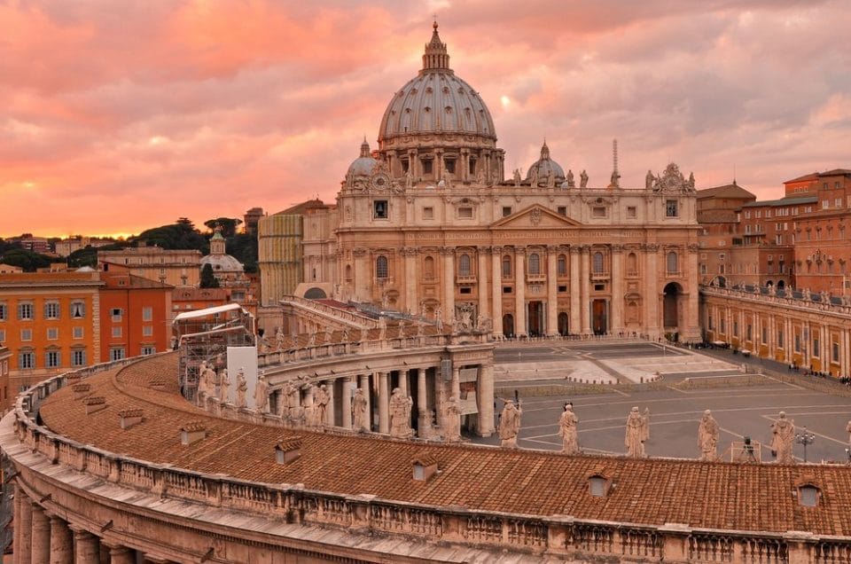 Arquitetura Barroca no Mundo: Basílica de São Pedro, Cidade do Vaticano.