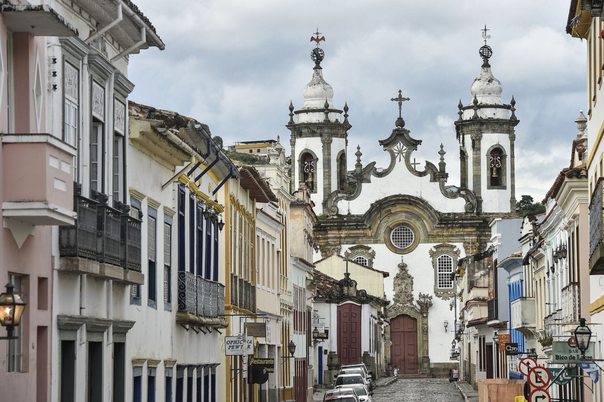 Arquitetura Barroca no Brasil: Cidade de São João Del-Rei, Minas Gerais.