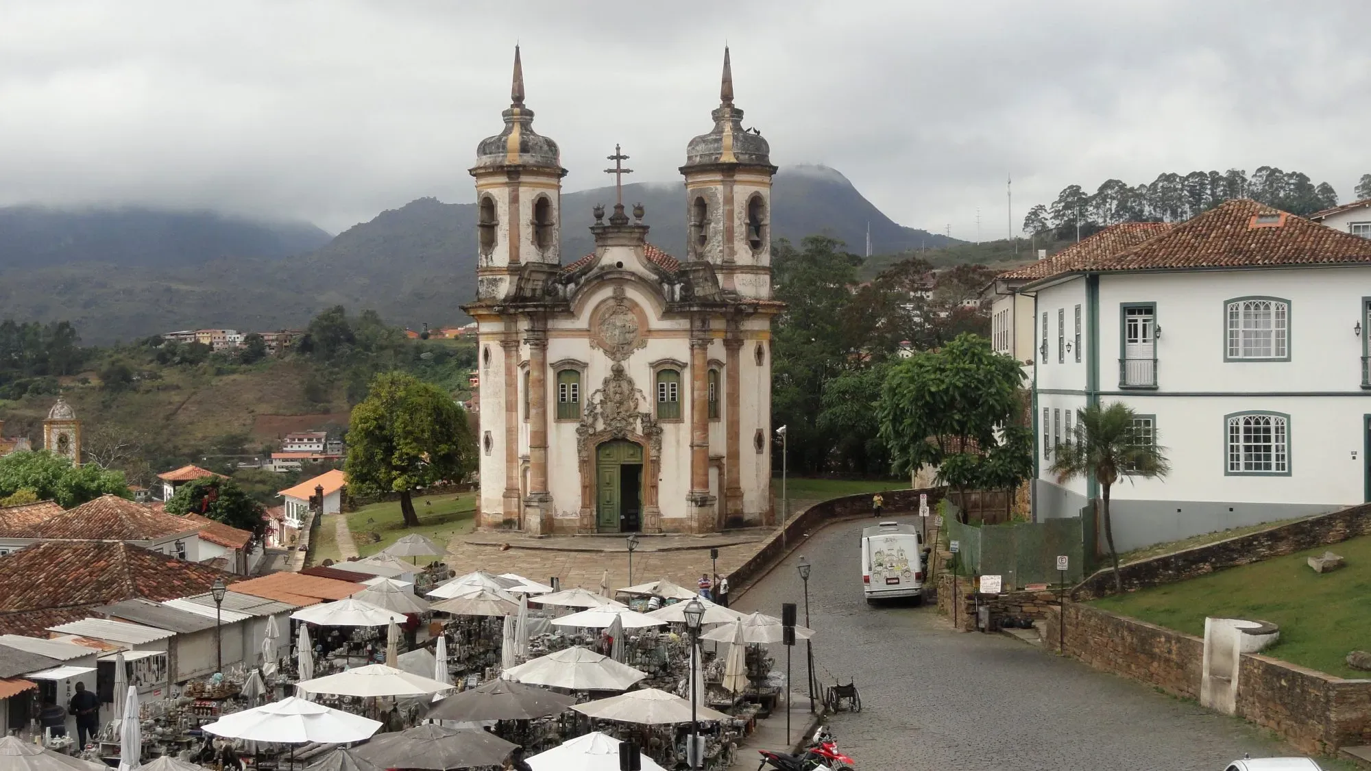 Arquitetura Barroca no Brasil: Igreja de São Francisco de Assis, Ouro Preto, Minas Gerais.