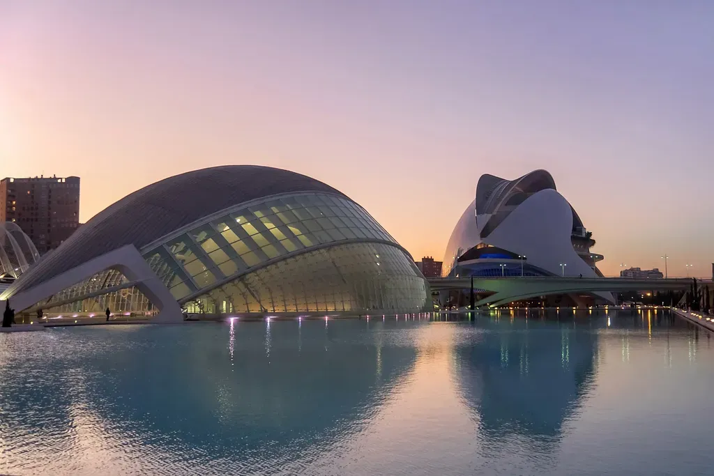 Cidade das Artes e das Ciências, em Valência, na Espanha: Cultura e Inovação.