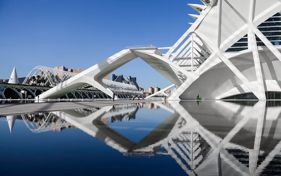 Cidade das Artes e das Ciências, em Valência, na Espanha: Cultura e Inovação.