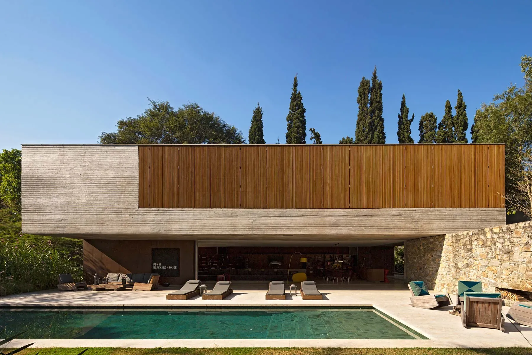 Arquitetura Minimalista | Márcio Kogan, Studio M47 | Casa dos Ipês, em São Paulo, Brasil.